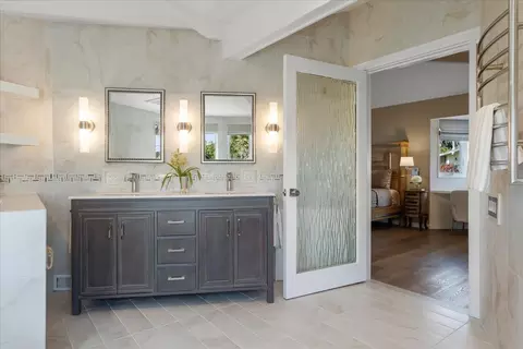Bath - 433 Seaview Dr, Aptos, CA 95003 photo 3 of 9