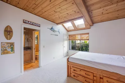 Bedroom - 15 Ashdown Pl, Half Moon Bay, CA 94019 photo 2 of 7