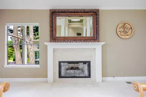 Living - 15 Ashdown Pl, Half Moon Bay, CA 94019 photo 4 of 7