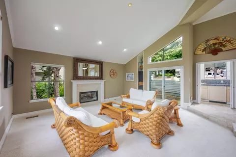 Living - 15 Ashdown Pl, Half Moon Bay, CA 94019 photo 2 of 7