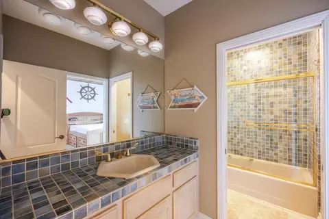 Bath - 15 Ashdown Pl, Half Moon Bay, CA 94019 photo 2 of 7