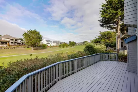 Exterior - 15 Ashdown Pl, Half Moon Bay, CA 94019 photo 4 of 9