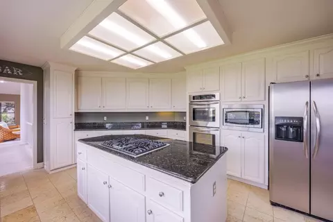 Kitchen - 15 Ashdown Pl, Half Moon Bay, CA 94019 photo 2 of 2