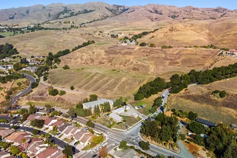 View/Area - 1995 Old Calaveras Rd, Milpitas, CA 95035 photo 5 of 9
