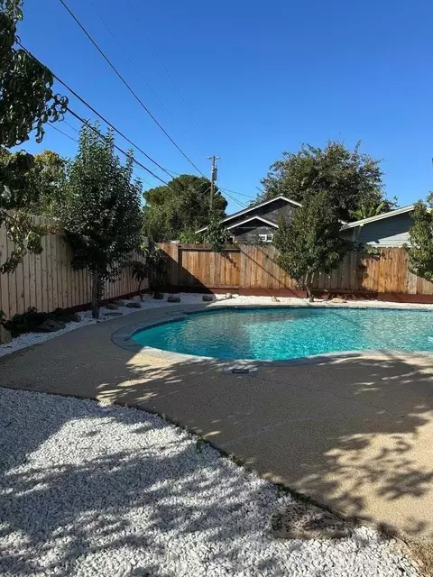 Exterior - 130 E 21st St, Tracy, CA 95376 photo 5 of 6