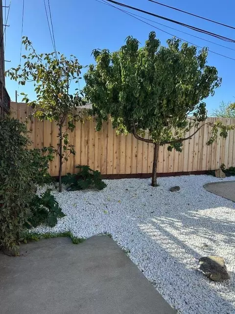 Exterior - 130 E 21st St, Tracy, CA 95376 photo 4 of 6