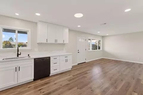 Living - 136 Lester Ct, Watsonville, CA 95076 photo 3 of 5
