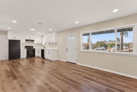 Living - 136 Lester Ct, Watsonville, CA 95076 photo 5 of 5