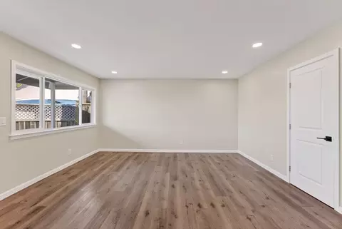 Living - 136 Lester Ct, Watsonville, CA 95076 photo 2 of 5