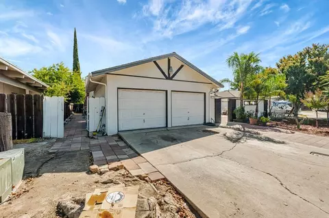 Exterior - 2210 San Blas Ct, Modesto, CA 95355 photo 4 of 11