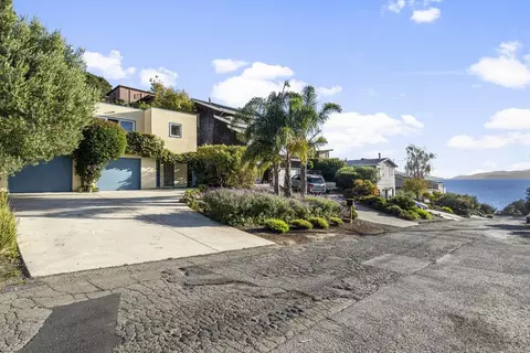 488 Western Dr, Point Richmond, CA 94801
