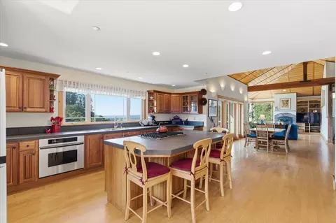 Kitchen - 1175 Eagle Hill Rd, Royal Oaks, CA 95076 photo 5 of 8