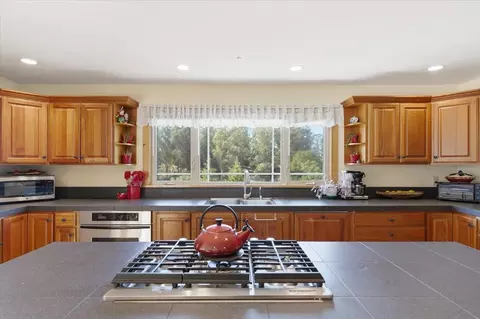 Kitchen - 1175 Eagle Hill Rd, Royal Oaks, CA 95076 photo 6 of 8