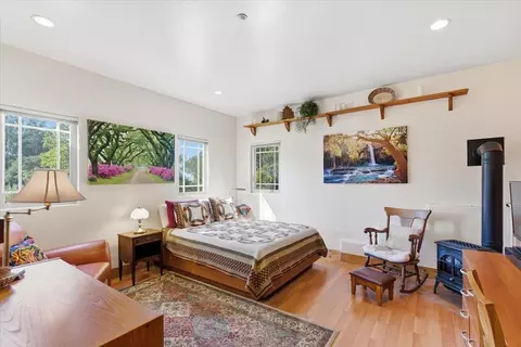 Bedroom - 1175 Eagle Hill Rd, Royal Oaks, CA 95076 photo 3 of 3