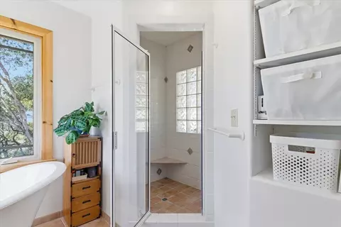 Bath - 1175 Eagle Hill Rd, Royal Oaks, CA 95076 photo 4 of 6