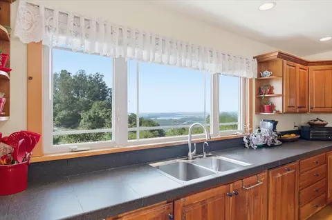 Kitchen - 1175 Eagle Hill Rd, Royal Oaks, CA 95076 photo 7 of 8