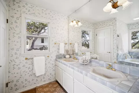 Bath - 2830 14th Ave, Carmel, CA 93923 photo 5 of 6