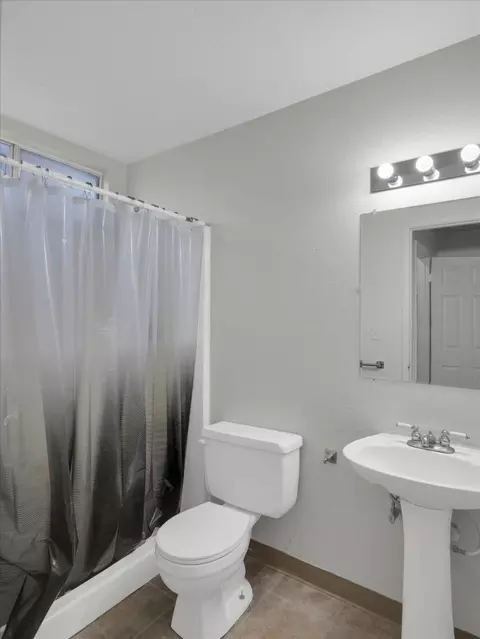 Bath - 3559 Vernal Ave, Merced, CA 95340 photo 2 of 2