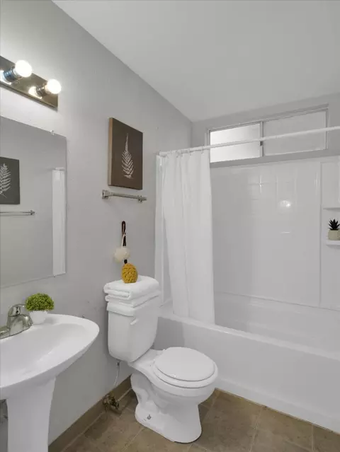 Bath - 3559 Vernal Ave, Merced, CA 95340 photo 1 of 2