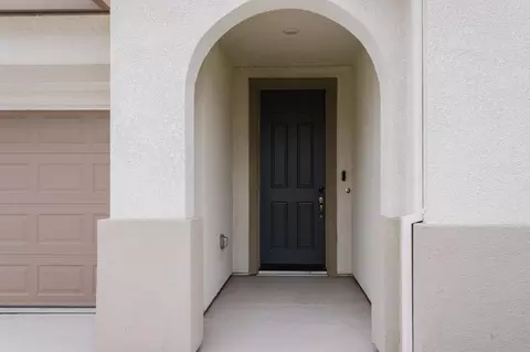Entry Way - 554 Pleasant Dr, Lathrop, CA 95330 photo 2 of 8