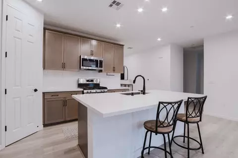 Kitchen - 554 Pleasant Dr, Lathrop, CA 95330 photo 3 of 3