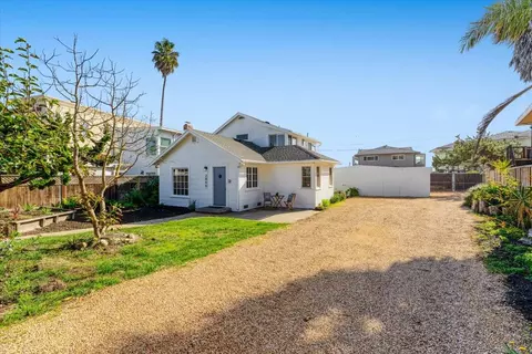 2866 Chesterfield Dr, Santa Cruz, CA 95062