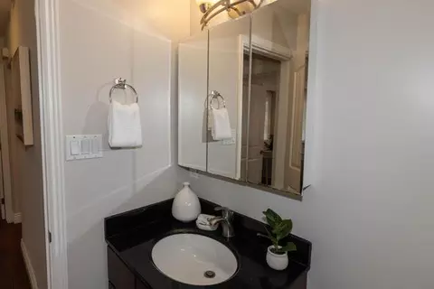 Bath - 1609 Bonita Ave 5, Berkeley, CA 94709 photo 2 of 2