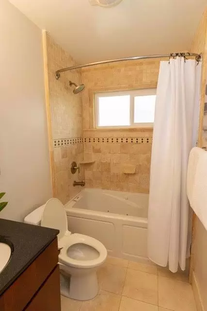 Bath - 1609 Bonita Ave 5, Berkeley, CA 94709 photo 1 of 2