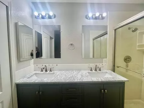 Bath - 16100 5th St, Lathrop, CA 95330 photo 3 of 3