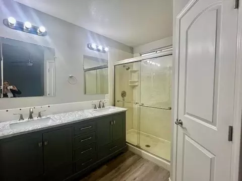 Bath - 16100 5th St, Lathrop, CA 95330 photo 2 of 3