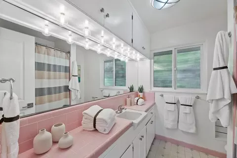 Bath - 5365 Maretta Dr, Soquel, CA 95073 photo 1 of 2