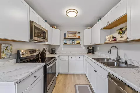 300 Glenwood Cir 159, Monterey, CA 93940