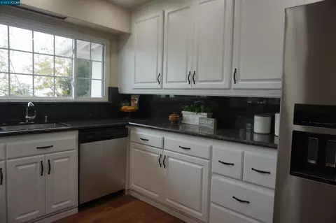 Kitchen - 44 Anson Way, Kensington, CA 94707 photo 2 of 3