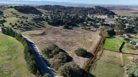 10706 Country Meadows Rd, Salinas, CA 93907