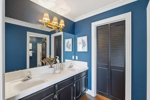 Bath - 660 Helen Dr, Hollister, CA 95023 photo 1 of 2