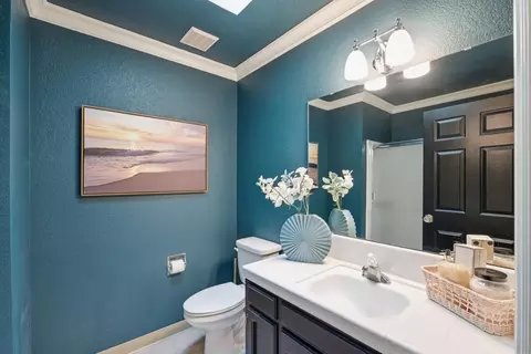 Bath - 660 Helen Dr, Hollister, CA 95023 photo 2 of 2