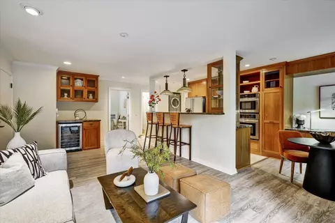 1070 Mercedes Ave 2, Los Altos, CA 94022