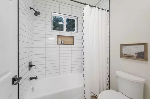 Bath - 2360 Sunflower Cir, Gilroy, CA 95020 photo 4 of 6