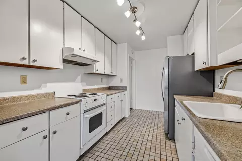 Kitchen - 320 Vallejo Dr 18, Millbrae, CA 94030 photo 1 of 2