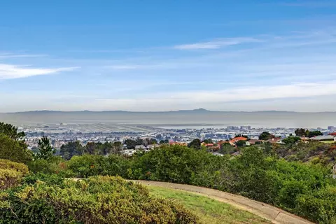 320 Vallejo Dr 18, Millbrae, CA 94030