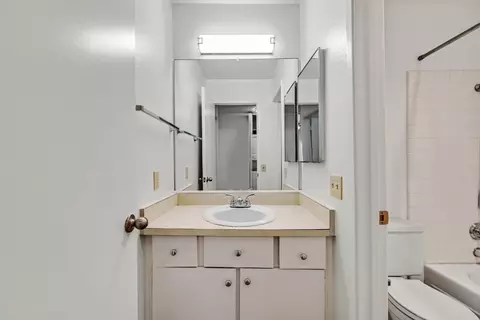 Bath - 320 Vallejo Dr 18, Millbrae, CA 94030 photo 2 of 2
