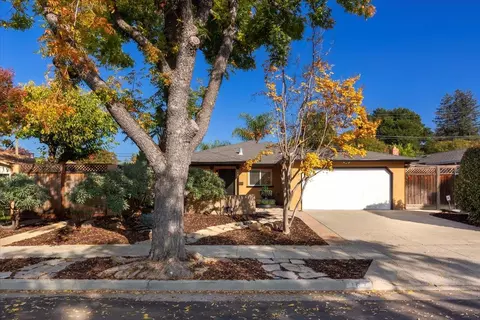 167 Las Astas Dr, Los Gatos, CA 95032
