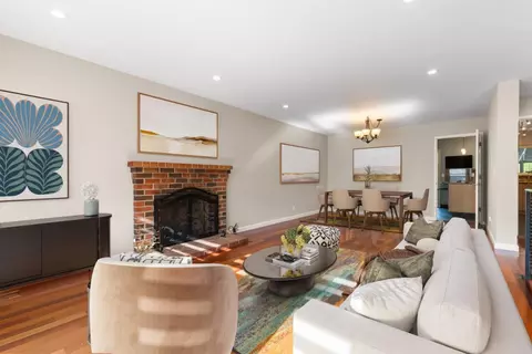 Living - 1020 Everglades Dr, Pacifica, CA 94044 photo 2 of 2