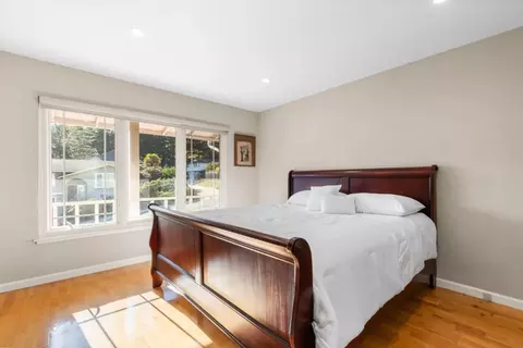 Bedroom - 1020 Everglades Dr, Pacifica, CA 94044 photo 1 of 5