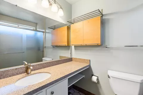 Bath - 1020 Everglades Dr, Pacifica, CA 94044 photo 1 of 3