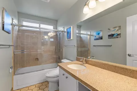 Bath - 1020 Everglades Dr, Pacifica, CA 94044 photo 2 of 3