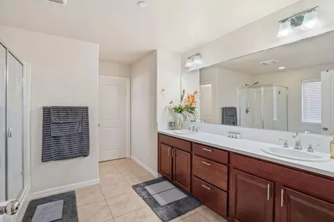 Bath - 665 Molera Ave, Soledad, CA 93960 photo 2 of 3