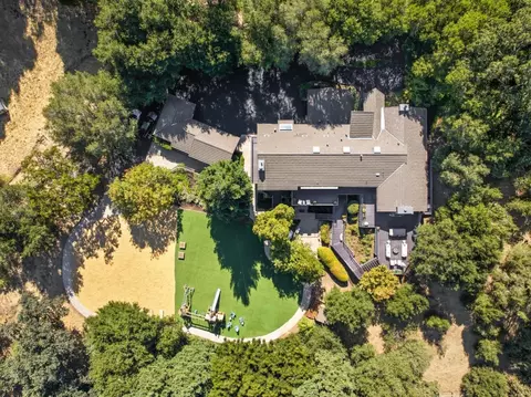 27464 Altamont Rd, Los Altos Hills, CA 94022