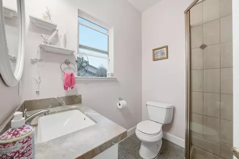 Bath - 2000 Wellington Dr, Milpitas, CA 95035 photo 5 of 6