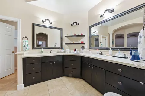Bath - 2000 Wellington Dr, Milpitas, CA 95035 photo 1 of 6